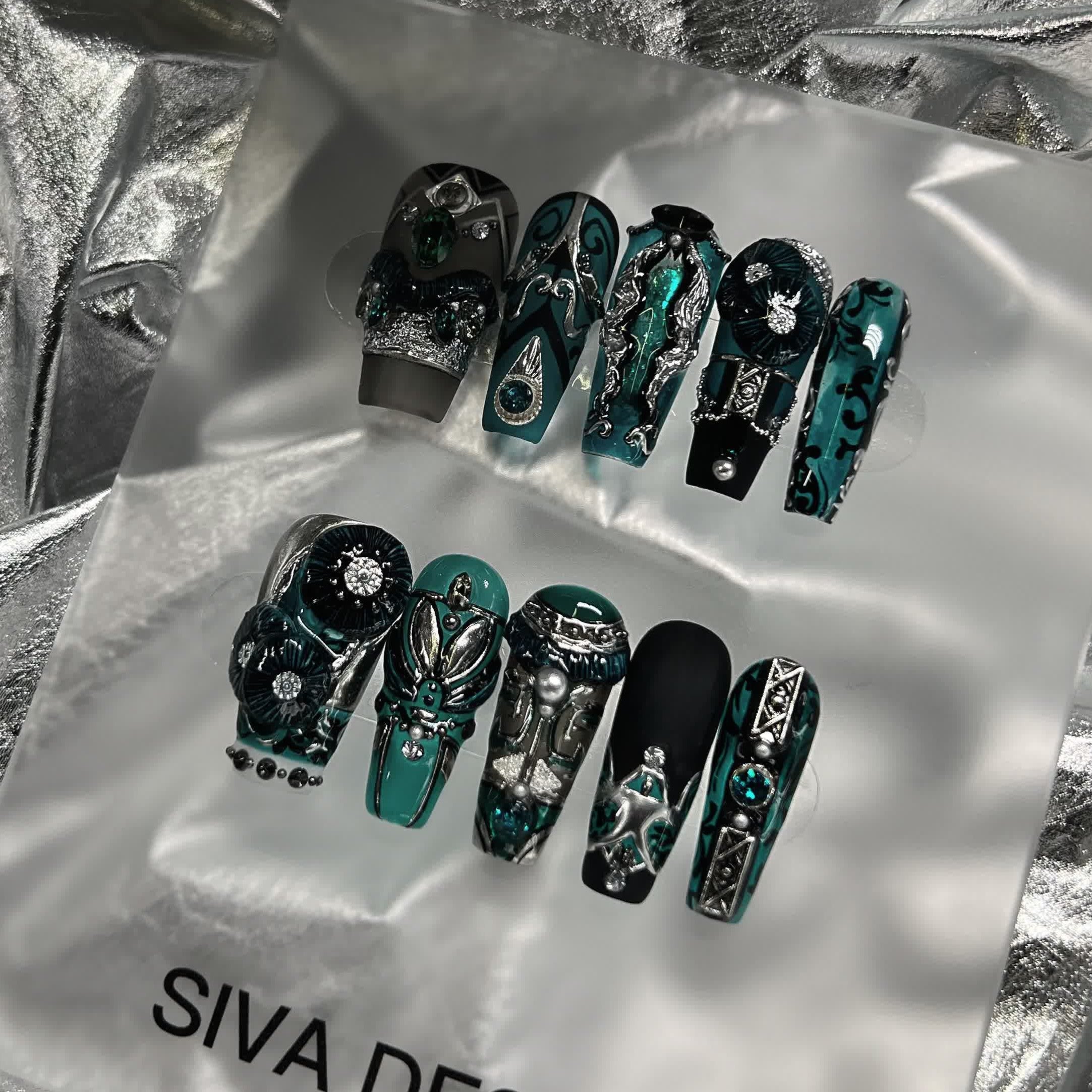 Siva Nail, Emerald Enchantment, Gothic Handmade Press on Nails