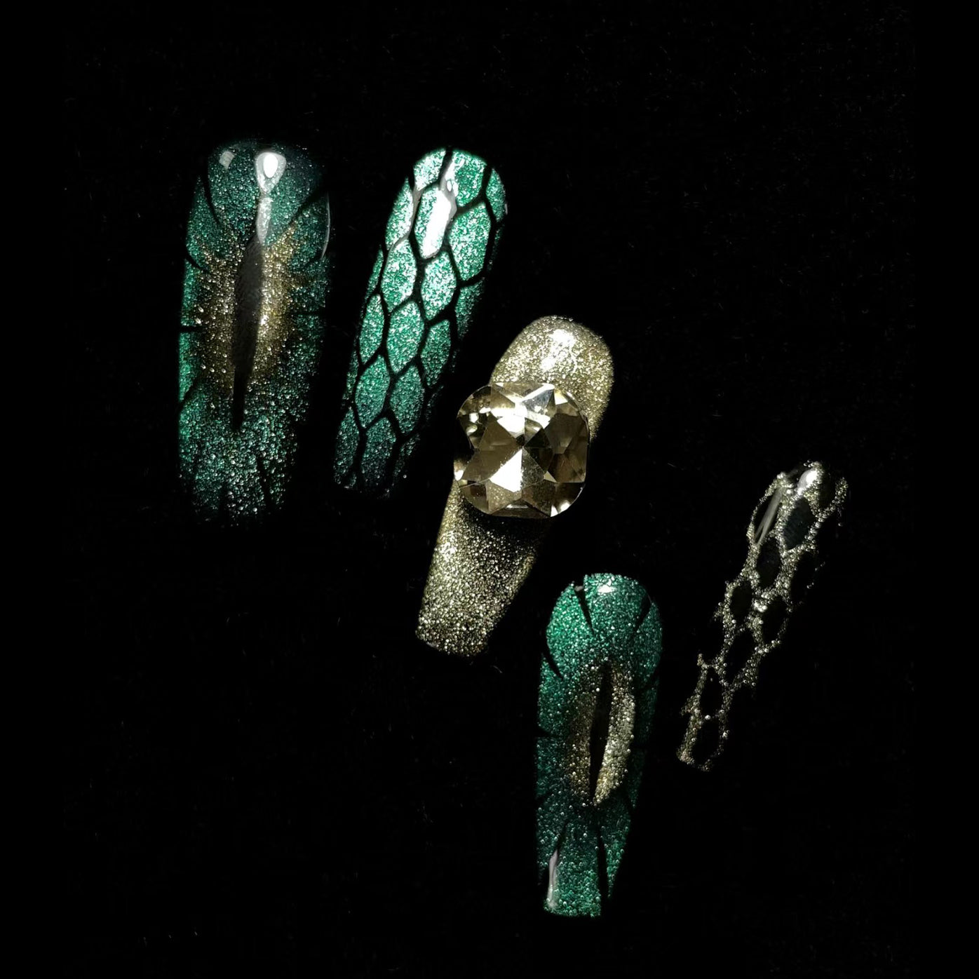 Siva Nail, Chain Reaction, Glam Edge, Handmade Press on Nails